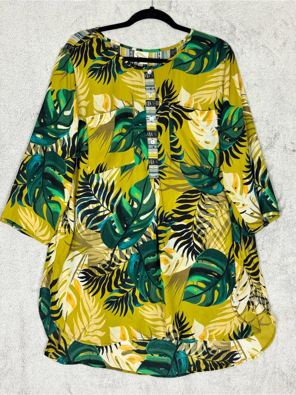 Fig And Flower Anthropologie Women’s Tunic Top 2X Sheer Lightweight Shell Button